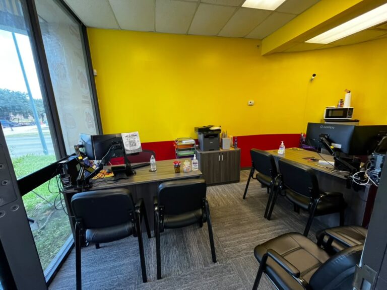 Oficina de Texas Insurance Agency #1025 in Houston - photo 6 of 8
